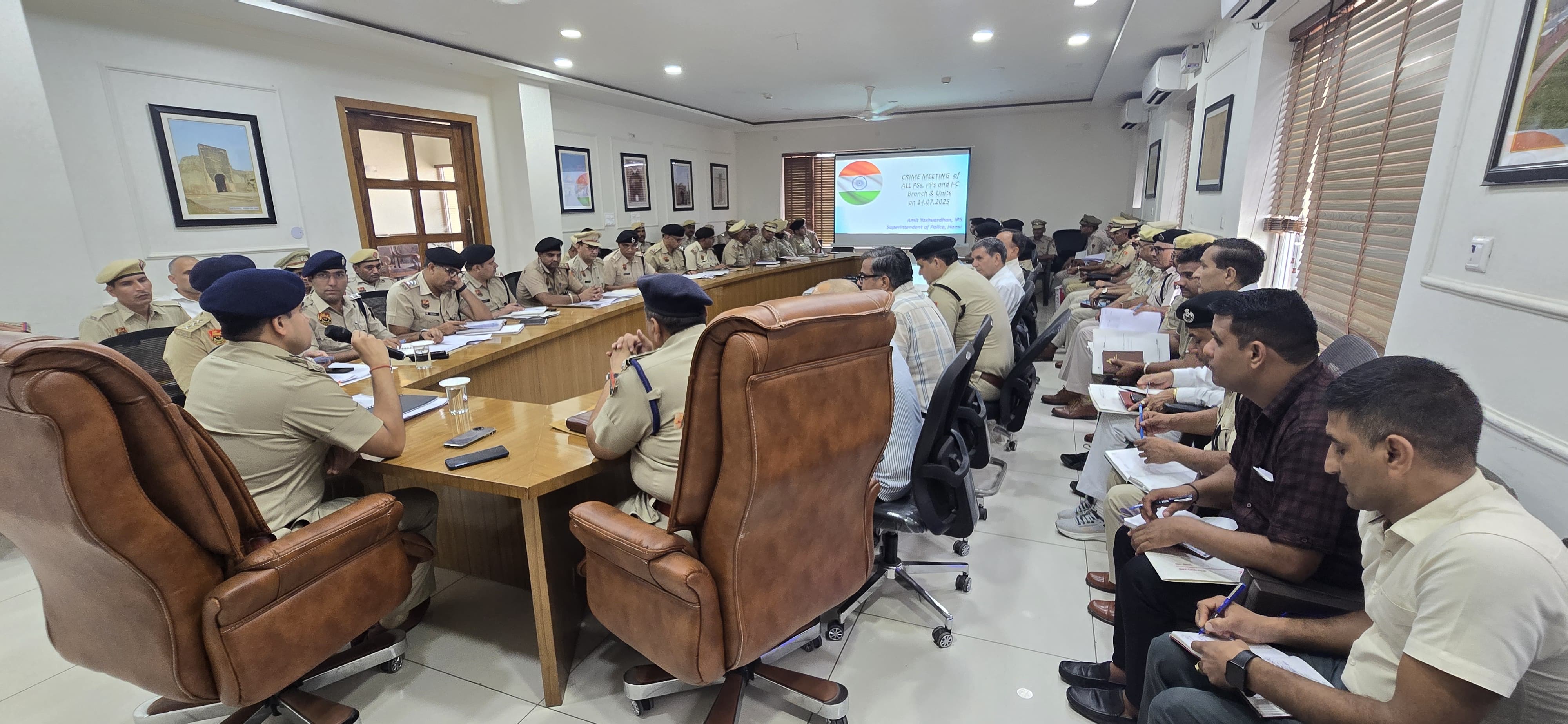 *On the orders of the Chief Minister, the Superintendent of Police gave guidelines to curb criminal activities, take action against habitual criminals, give priority to the complainant*